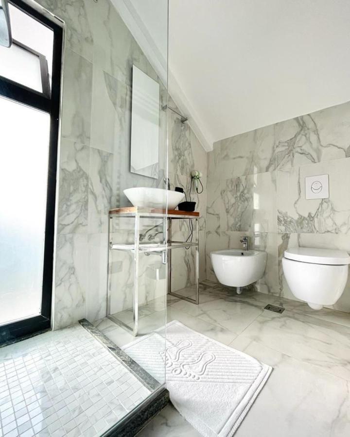 Vila Shard Boutique Hotel 티라나 외부 사진